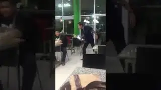 FUNNY VIDEO : WAITER JOKE DANCING WHILE TAKING ORDER