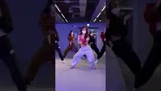 This beat stuck in my mind !!! | Anitta Me Gusta | DVU