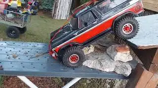 Traxxas TRX4 Bronco is awesome with HH trailmaster 27t motor & I now have a stock radio so let's go.