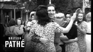 Relaxing In Berlin (1945)