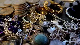 HUGE PILE of LOST JEWELRY Found Metal Detecting At South Carolina Beach!