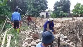 Bli tuah tukang kuli, hujan panesan bli mgae