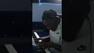 Playing 80s layer sound in E major in Yamaha keyboard #yamahapiano #keyboardplayer