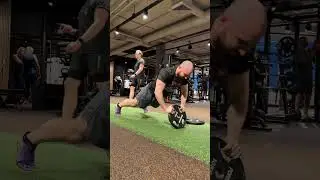 отжимания на стабилизаторы на 1 блине #спорт #sports #motivation #power #personaltrainer