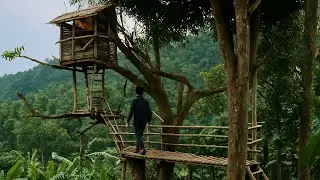 I Built a Treehouse Survival Shelter to Escape Wild Animals in the Jungle