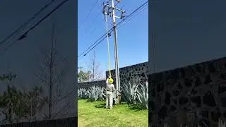T&eacute;cnico de CFE es electrocutado😏👍