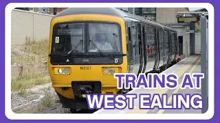 Trains at West Ealing railway station (10/07/2023)