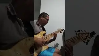 Treinando efeito percussivo .....#pizzicato #bass #groove #baixonatural #baixistasincero #musica