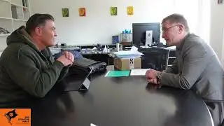 Kein Sesselkleber: Regierungsrat Christoph Neuhaus zu Gast beim Stoischen Pirat