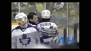 NHL Apr. 4, 1981 Vitezslav Duris,TOR v Dale Hunter,QUE (R) Toronto Maple Leafs Quebec Nordiques