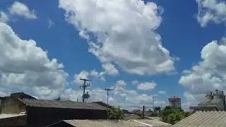 Manh&atilde; de S&aacute;bado com belas Cumulus na regi&atilde;o