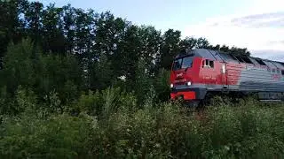 Обновлённый тепловоз 2ТЭ10М следует на станцию Йошкар-Ола.