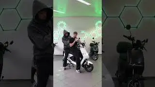 Auf unseren E-Scootern d&uuml;rft ihr jedoch weiterhin nur alleine fahren!
