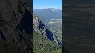Subir una #monta&ntilde;a te hace sentir peque&ntilde;o #trekking #short #oto&ntilde;o 2025 #patagoniaargentina BASTION