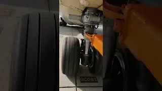 Antonov 124-100 towbar & nose landing gear