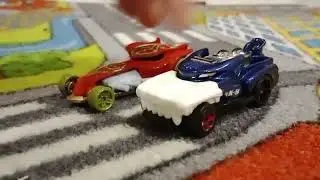 Hot Wheels: Carctober Episode 1: Hotweiler and Ratical Racer race!