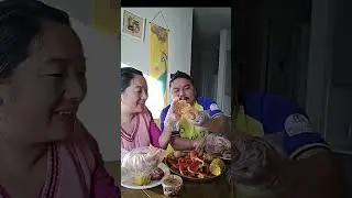 Snow crab mukbang for the first time with us 