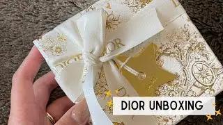 QUICK UNBOXING OF MY CHRISTMAS 2021 GIFT FROM DIOR~ My First Dior Small Leather Good 🤗✨