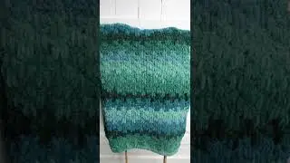 Free Easy Evergreen Ombre Chunky Crochet Throw Blanket #crochet #crocheting