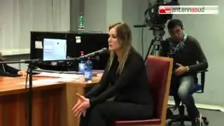 TG 28.11.14 Processo Escort a Bari, la D'Addario commuove solo se stessa