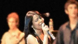 Miranda Cosgrove - Kissin U - Live At Summer Jam (SPAC) 2010