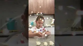 Наима готовит ВАРЕНИКИ с творогом! 👧💖 #shorts #KidsCooking #детскийканал #kidsgaming #дуэт #cutekids