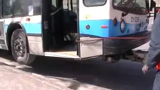 Bus STM 21-229 qui se fait remorquer