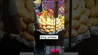 Mango in the city #summerfruit #mangojuice #mango #healthfood #hygiene #summerdiet #freshfruits