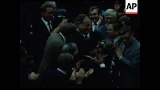 GS 06 10 82 KOHL SUCCEDS SCHMIDT AS WEST GERMAN CHANCELLOR