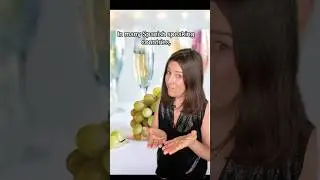 The TWELVE GRAPES New Year&rsquo;s Eve tradition is v common in many Spanish-speaking countries. #spanish