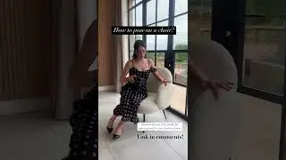 How to pose on a chair? Helpful guide for you festive photos!