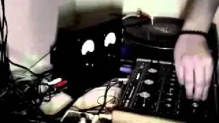 Mingh plays house music with E&S DJR400 20120211