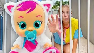 Maggie and Her Doll Solve a Mystery in the House! Wow!