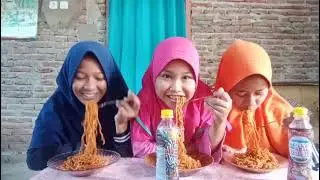 Challenge makan samyang yang kalah harus jogett🤣😅