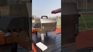 This new double-row barbecue grill produces tender and juicy food that is incredibly delicious.