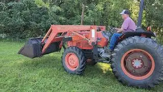 Kubota L4350 Tractor w/SMC 2491 Loader & 6' Bucket