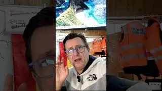 Si quieres tener dos sistems operativos (WINDOS y LINUX) usa DOS discos diferentes