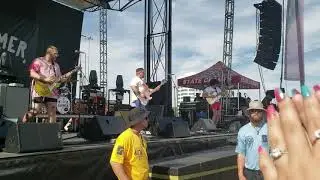 Mom Jeans. - The one where we all love the Foo Fighters but can't remember the name of the song