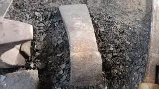 Restoring an Old Axe by Hammering 🌐 Traditional Blacksmith Repair 👍