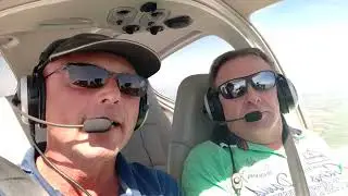 Zwei Himmelhunde auf dem Weg zum Fr&uuml;hst&uuml;ck nach Krems/Gneixendorf...🍗🛩🍖🛩🧀🛩🥩