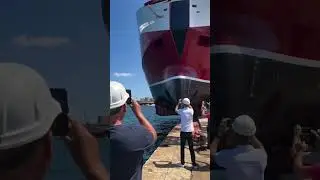 Спуск на воду нового мегакорабля