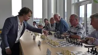 Simultaan schaken tegen grootmeester