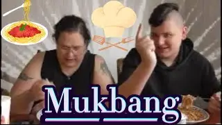spaghetti och köttfärssås mukbang (med mamma)