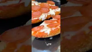 Этот лайфхак для пиццы СЛИШКОМ прост 🤯🍕 Пицца на французском хлебе на гриле @PitBossGrills! #гото...