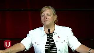 Jennifer Murray speaks at Unifor's 5th Constitutional Convention