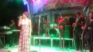 BettiV - Hold On - live @ Walter Plantz Square SXM