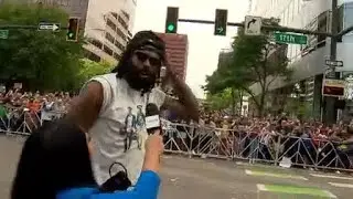 Players interact with fans during Nuggets championship parade