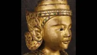Scultura orientale in legno dorato
