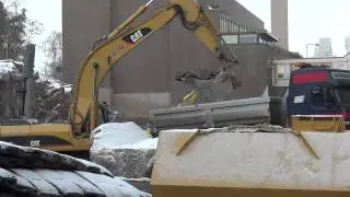 CAT 330Cl loading rocks on dump trucks