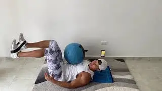 Crunch a 45&bull; con Carga de 5kilos ( abdomen )
